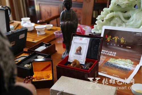 以藏会友：稀罕“宝贝”现身张雄书画院