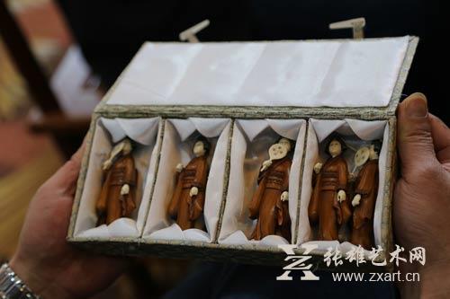 以藏会友：稀罕“宝贝”现身张雄书画院