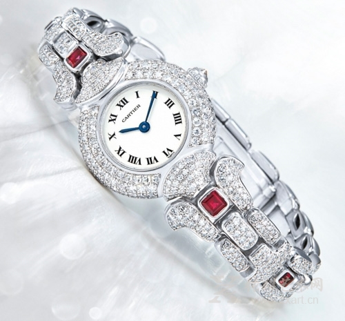 2048卡地亚「COLISEE」非常精美女装白金、镶红宝石及钻石鍊带腕表，表壳编号3057922，年份约1995。估价220,000 — 350,000港币