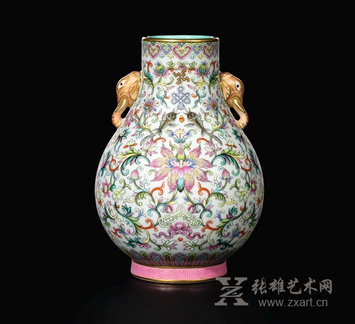 103. 清嘉庆 粉彩番莲万寿有余象耳尊《大清嘉庆年制》款估价4,000,000 — 6,000,000